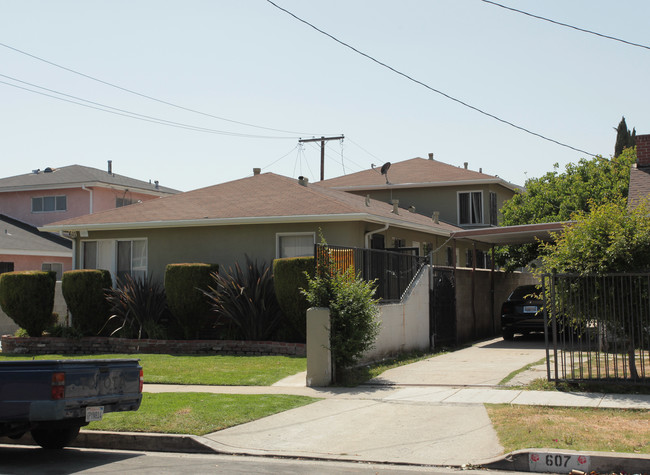 611 S Myrtle Ave in Inglewood, CA - Building Photo - Building Photo