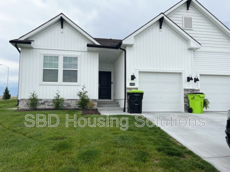 27429 E Oak Vw Dr in Lone Jack, MO - Building Photo