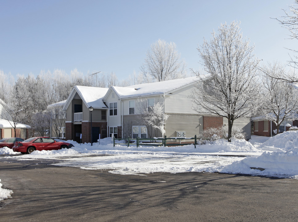 Oak Creek Apartments in Akron, OH - Building Photo