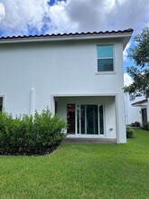 6827 Broadwater Ln in Greenacres, FL - Building Photo - Building Photo