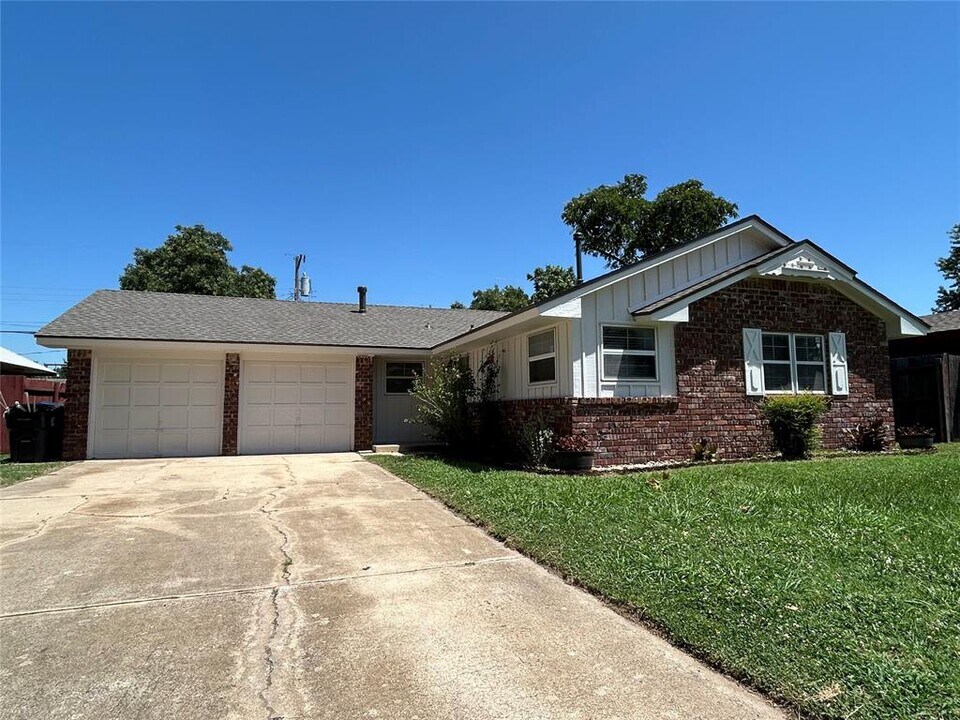 7605 NW 25th Terrace in Bethany, OK - Building Photo