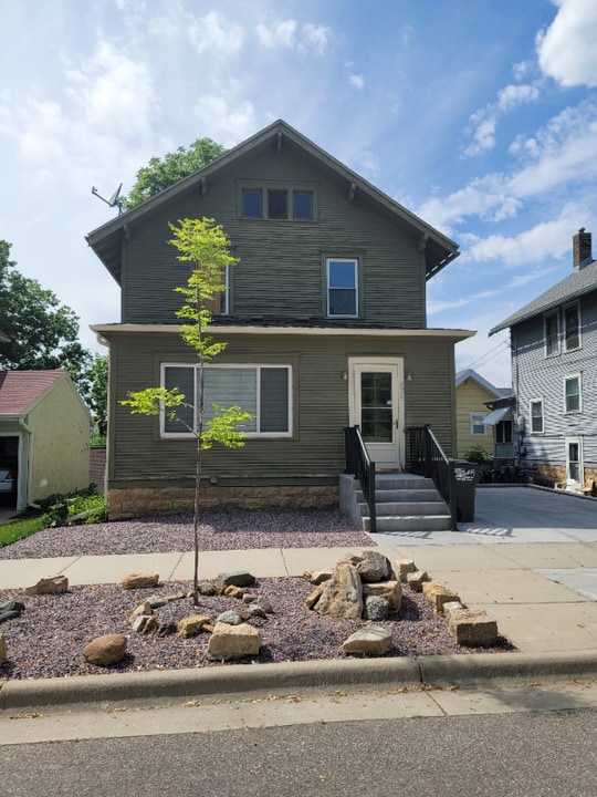 426 N 5th St in Mankato, MN - Building Photo