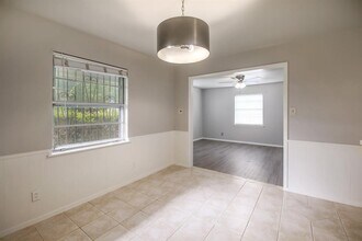 1117 Colony N Dr in Austin, TX - Foto de edificio - Building Photo