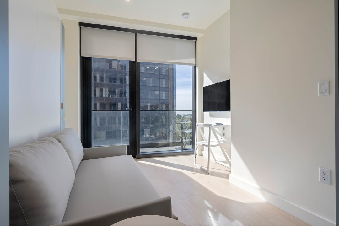 6401 Wilshire Blvd in Los Angeles, CA - Building Photo