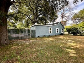 300 N Oak Dr in Waco, TX - Building Photo - Building Photo