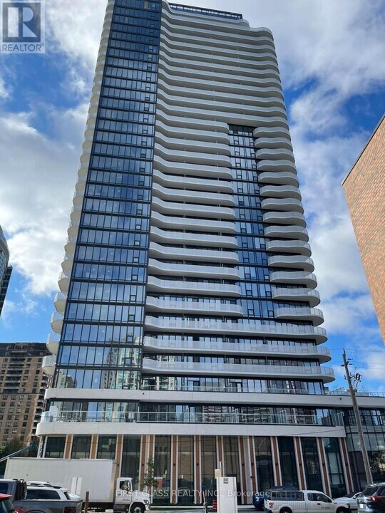 15 Holmes Ave in Toronto, ON - Building Photo