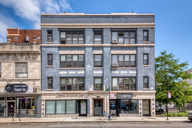 property at 944 W Montrose Ave