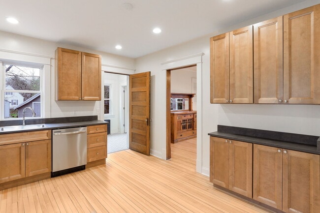 2105 Como Ave in St. Paul, MN - Building Photo - Building Photo