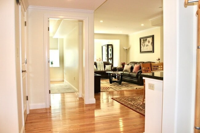 426 Main St, Unit 203 in Stoneham, MA - Building Photo - Building Photo