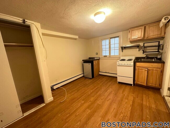 53 S Huntington Ave, Unit B4 in Boston, MA - Building Photo - Building Photo