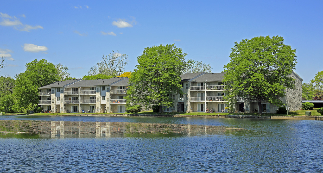 Orion Cove Apartments in Lake Orion, MI - Foto de edificio