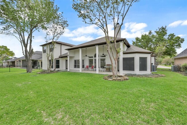 108 Somerton Dr in Montgomery, TX - Foto de edificio - Building Photo