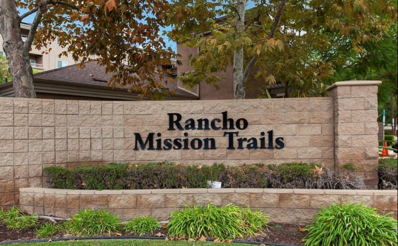 7677 Mission Gorge Rd in San Diego, CA - Building Photo