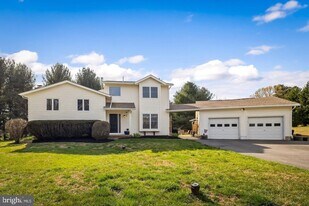 6 Hounds Hollow Ct in Owings Mills, MD - Building Photo