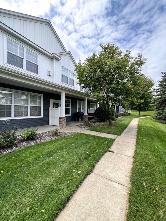6841 Narcissus Ln N in Maple Grove, MN - Building Photo