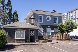 950 Patterson St in Eugene, OR - Foto de edificio - Building Photo