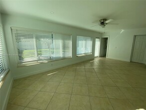 4233 Bougainvilla Dr in Lauderdale-by-the-Sea, FL - Building Photo - Building Photo