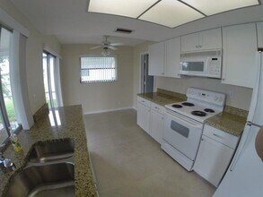 4610 NW 47th St in Tamarac, FL - Building Photo - Building Photo