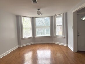 2031 N Spaulding Ave in Chicago, IL - Building Photo - Building Photo