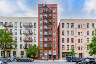 402 East 83rd Street in New York, NY - Foto de edificio - Building Photo