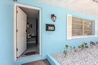 2604 Campus Hill Dr in Tampa, FL - Building Photo - Building Photo