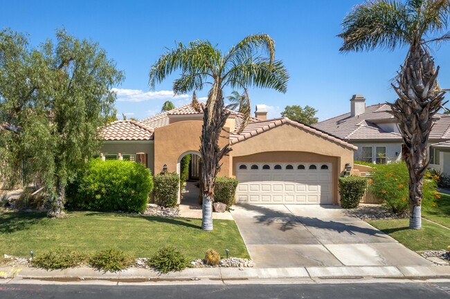 32 Vía Bella in Rancho Mirage, CA - Foto de edificio - Building Photo