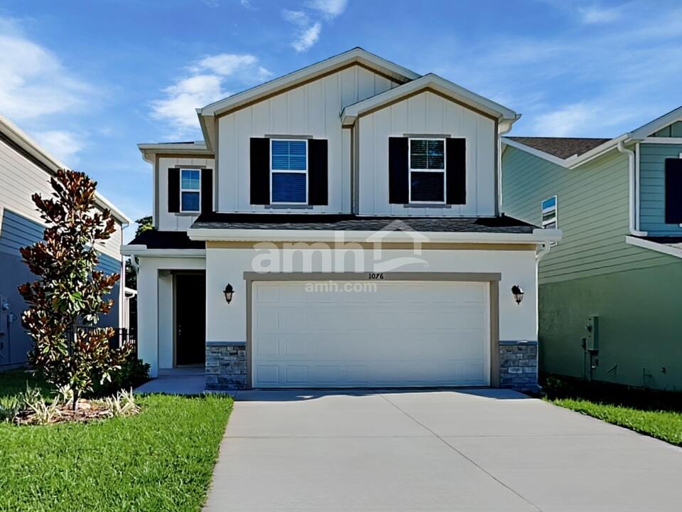 1076 Grafton Ridge Dr in Eustis, FL - Foto de edificio