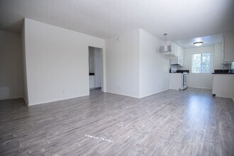 6954 Woodman Ave, Unit 19 in Los Angeles, CA - Building Photo - Building Photo