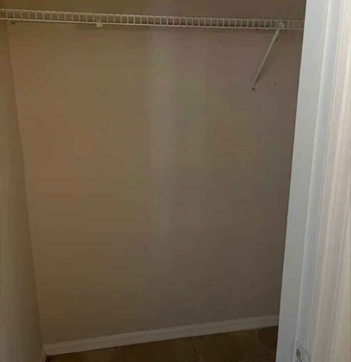 11333 Southwind Lake Dr in Gibsonton, FL - Building Photo