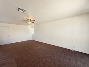 610 Wichita Ave in El Cajon, CA - Foto de edificio - Building Photo