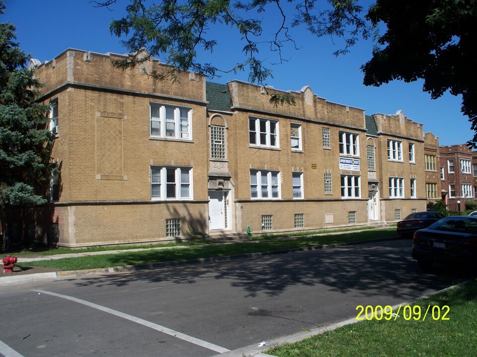 5248-5258 W Crystal St in Chicago, IL - Building Photo