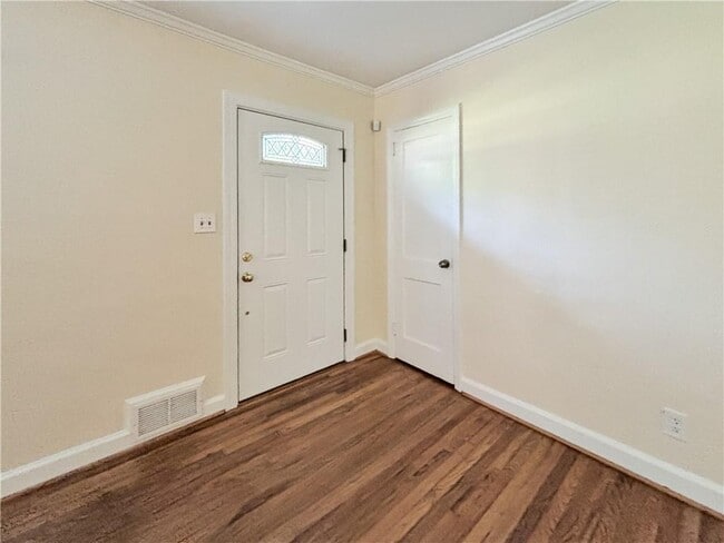 6058 Harleston Rd NE in Atlanta, GA - Building Photo - Building Photo