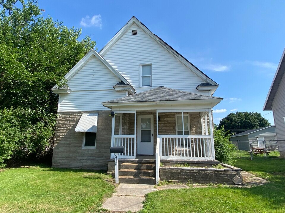 215 Warrington Ave in Danville, IL - Building Photo