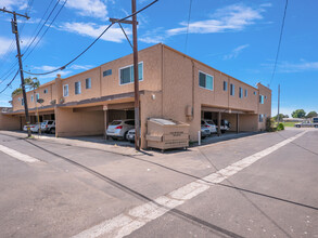 1200 N H St in Oxnard, CA - Foto de edificio - Building Photo