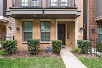 1344 Romano Pl in Dallas, TX - Building Photo - Building Photo
