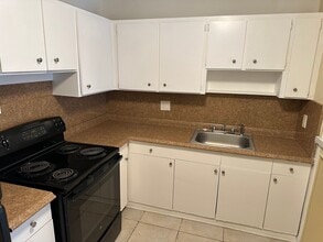 5311-5317 NW 22nd St in Lauderhill, FL - Building Photo - Building Photo