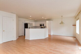 4932 NE Candlewood Pl in Hillsboro, OR - Building Photo - Building Photo