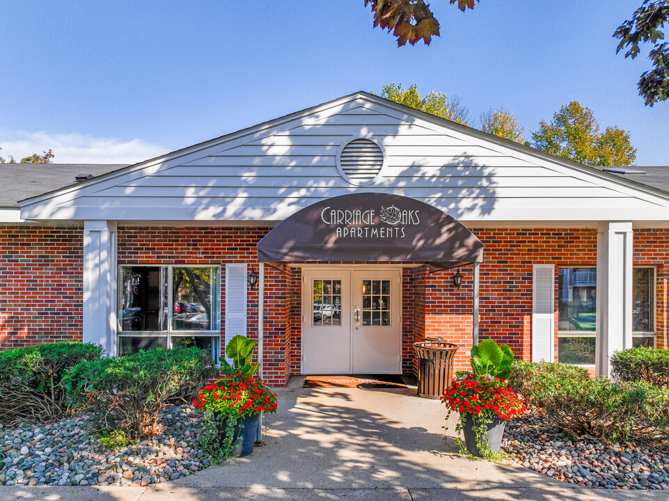 Carriage Oaks Apartments in Blaine, MN - Foto de edificio