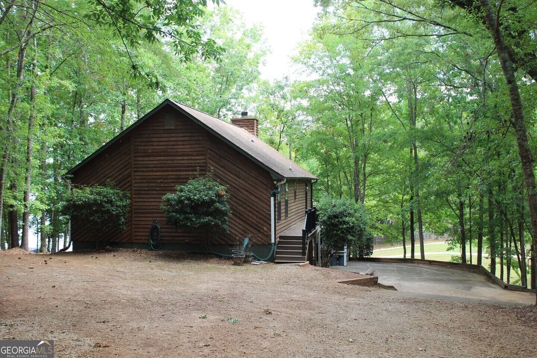 377 E River Bend Dr in Eatonton, GA - Foto de edificio