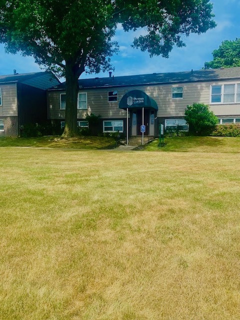 Premier Garden Apartments in Barberton, OH - Building Photo