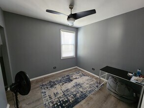 4933 W Dakin St, Unit #2 in Chicago, IL - Building Photo - Building Photo