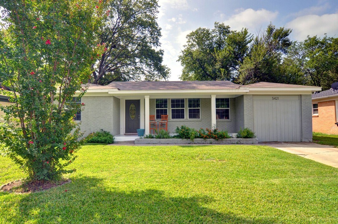 5421 Fursman Ave in Fort Worth, TX - Foto de edificio
