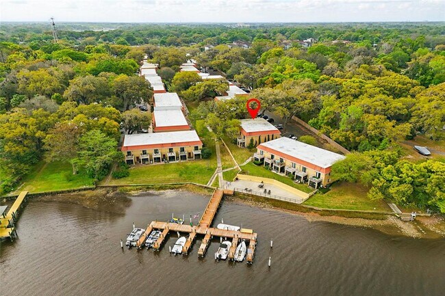 5811 Atlantic Blvd in Jacksonville, FL - Foto de edificio - Building Photo