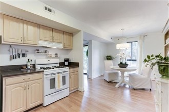 2045 Royal Fern Ct-Unit -12B in Reston, VA - Building Photo - Building Photo