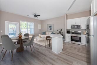 Acclaim at Cary Pointe in Cary, NC - Building Photo - Building Photo