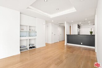 10520 Wilshire Blvd in Los Angeles, CA - Building Photo - Building Photo