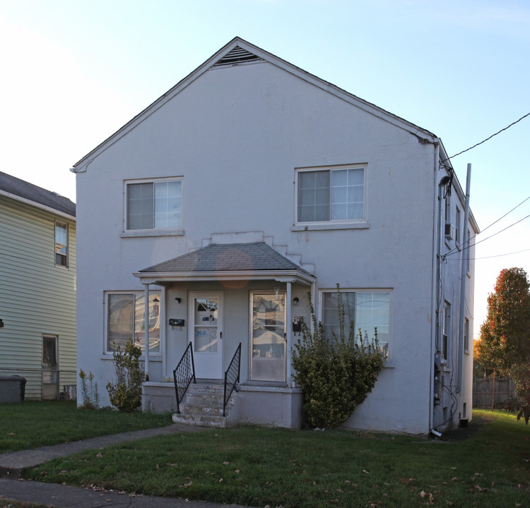 313-315 Eighteenth St in Dunbar, WV - Building Photo