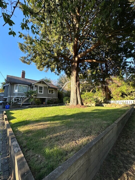 3375 W 34th Ave in Vancouver, BC - Building Photo