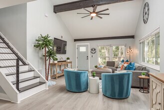 1417 Poinsettia Ave in Tarpon Springs, FL - Building Photo - Building Photo