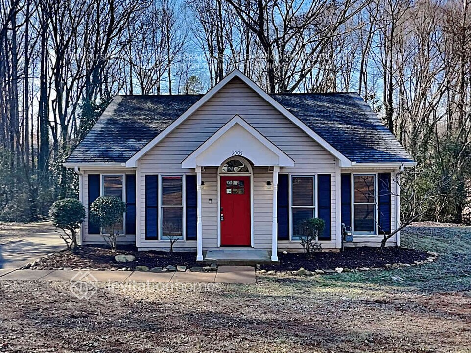2005 Teddington Dr in Charlotte, NC - Building Photo